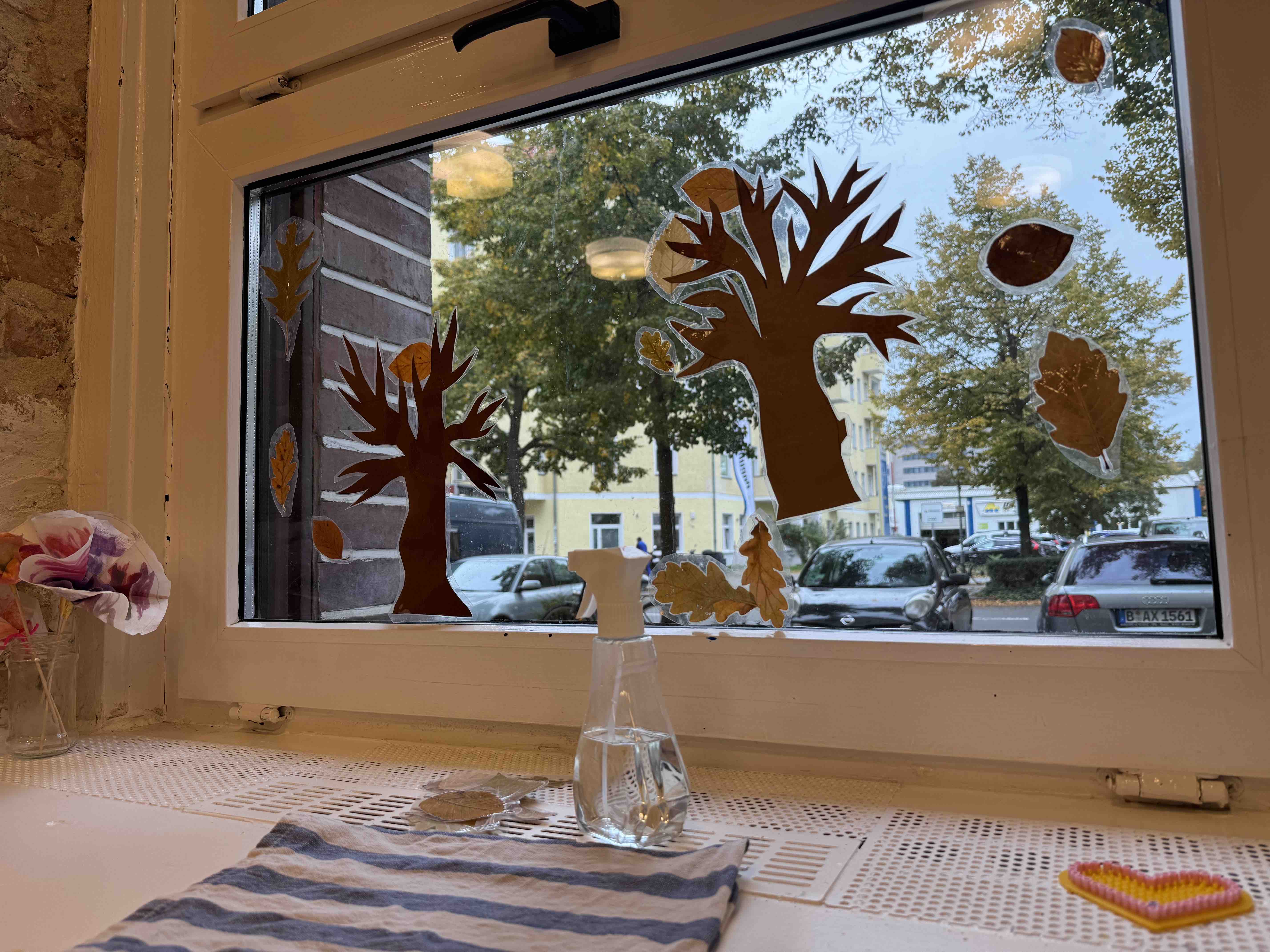 Kinder sind absolut kreative Künstler Spielanregung Herbstfenster Herbstfenster01