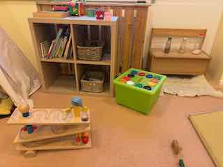 immer ein Renner - die Knopfkiste mit den bunten Riesenknöpfen und die Kugelbahn IMG_0823