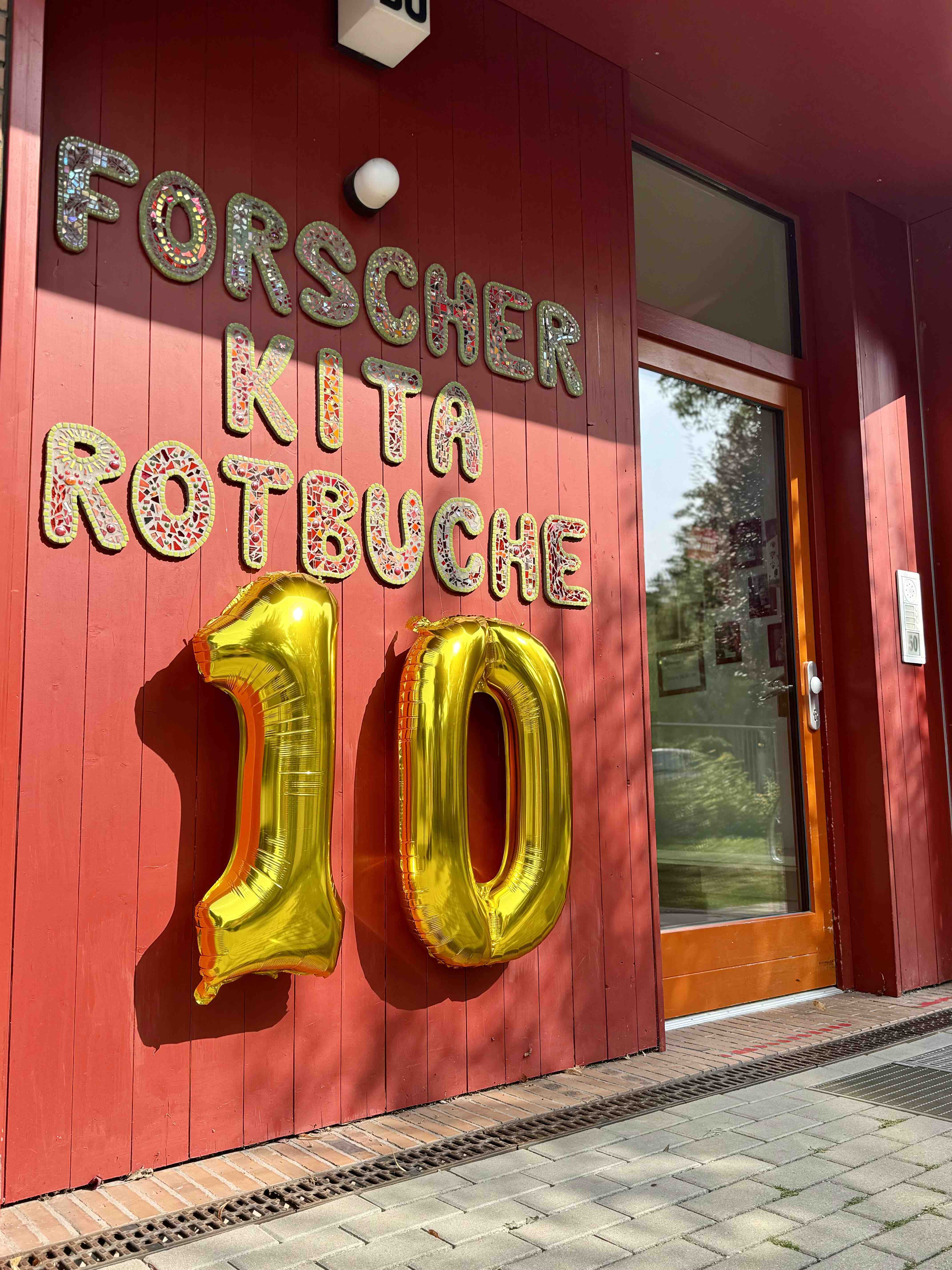 Interne Evaluation zum Thema: Bildungs- und Erziehungspartnerschaft 10 Jahre Rotbuche - ein guter Grund zu feiern Jubiläum1