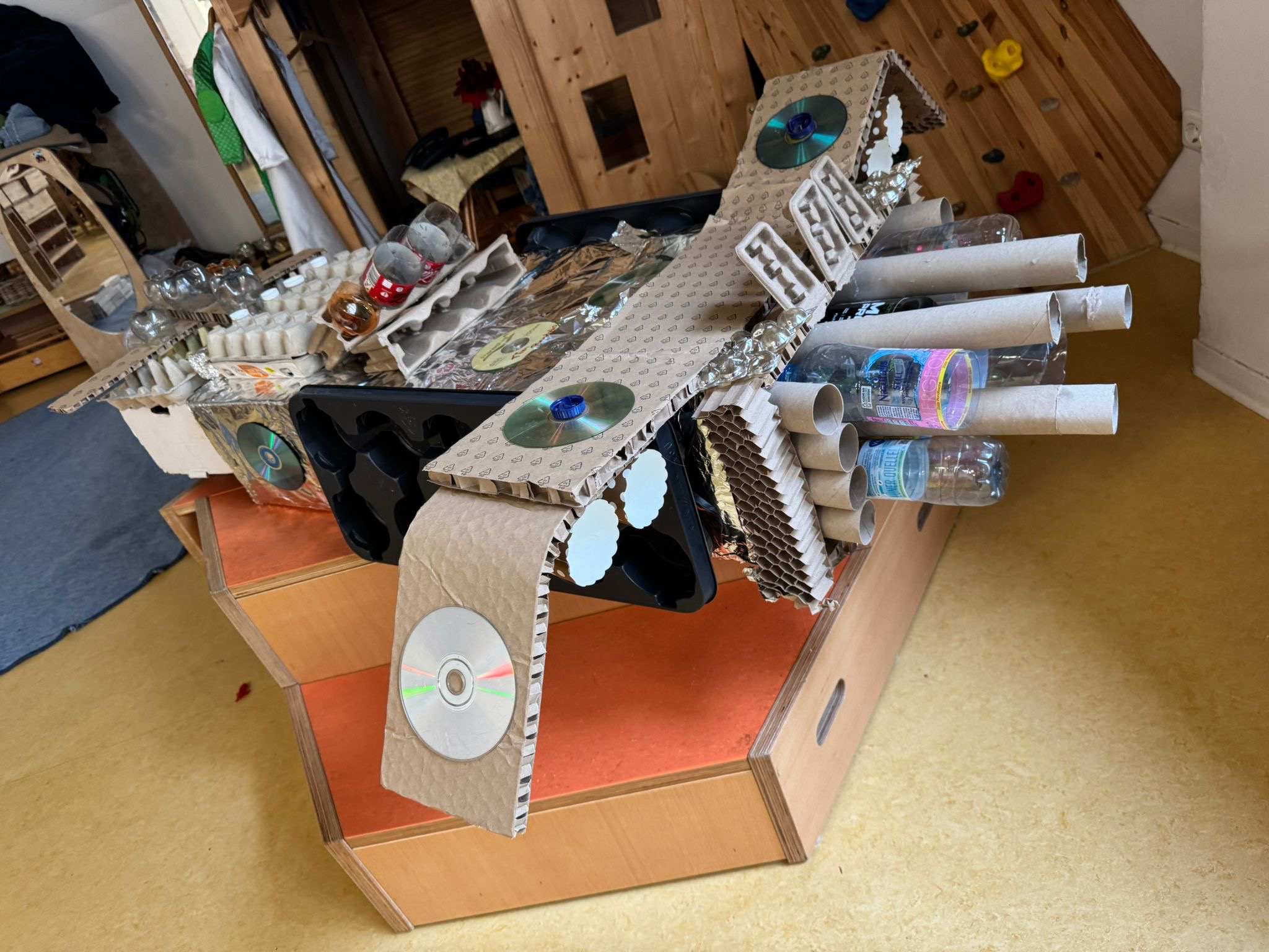 Vorschule nehmen wir sehr ernst - und haben viel Spaß Basteln? Bitte freies Basteln ... da entsteht etwas Tolles F107A781-731E-49E4-BB9D-890F41B75AF9