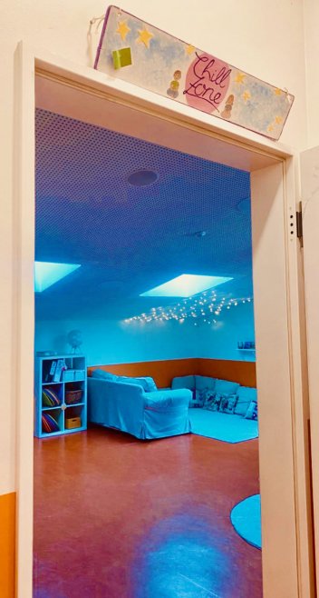 Im Trubel des Schultages mal runterkommen und durchatmen- das ist möglich in der Chill Zone.