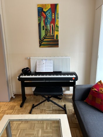 Klavierecke Kinder, die musikalisch begabt sind, können hier auch mal etwas spielen oder vielleicht das Üben was am Abend noch anstünde hier erledigen.