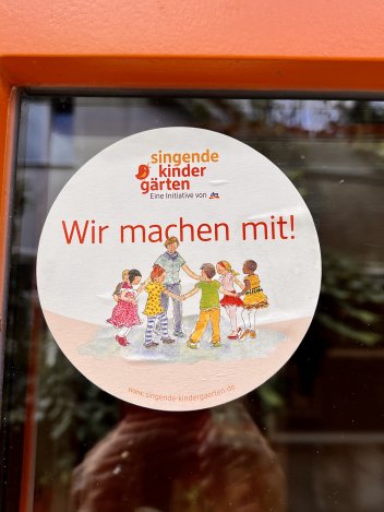 Buchstaben sind faszinierend ..., Musik klingt durch die Luft - singende Kita Buchstaben sind faszinierend ..., Musik klingt durch die Luft - singende Kita
