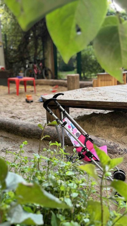 unser kleiner Spielplatz auf dem Hof